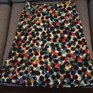 Knee length dot print skirt - size 2